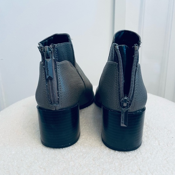 Vera Wang Gray and Black Bootie - Picture 3 of 5